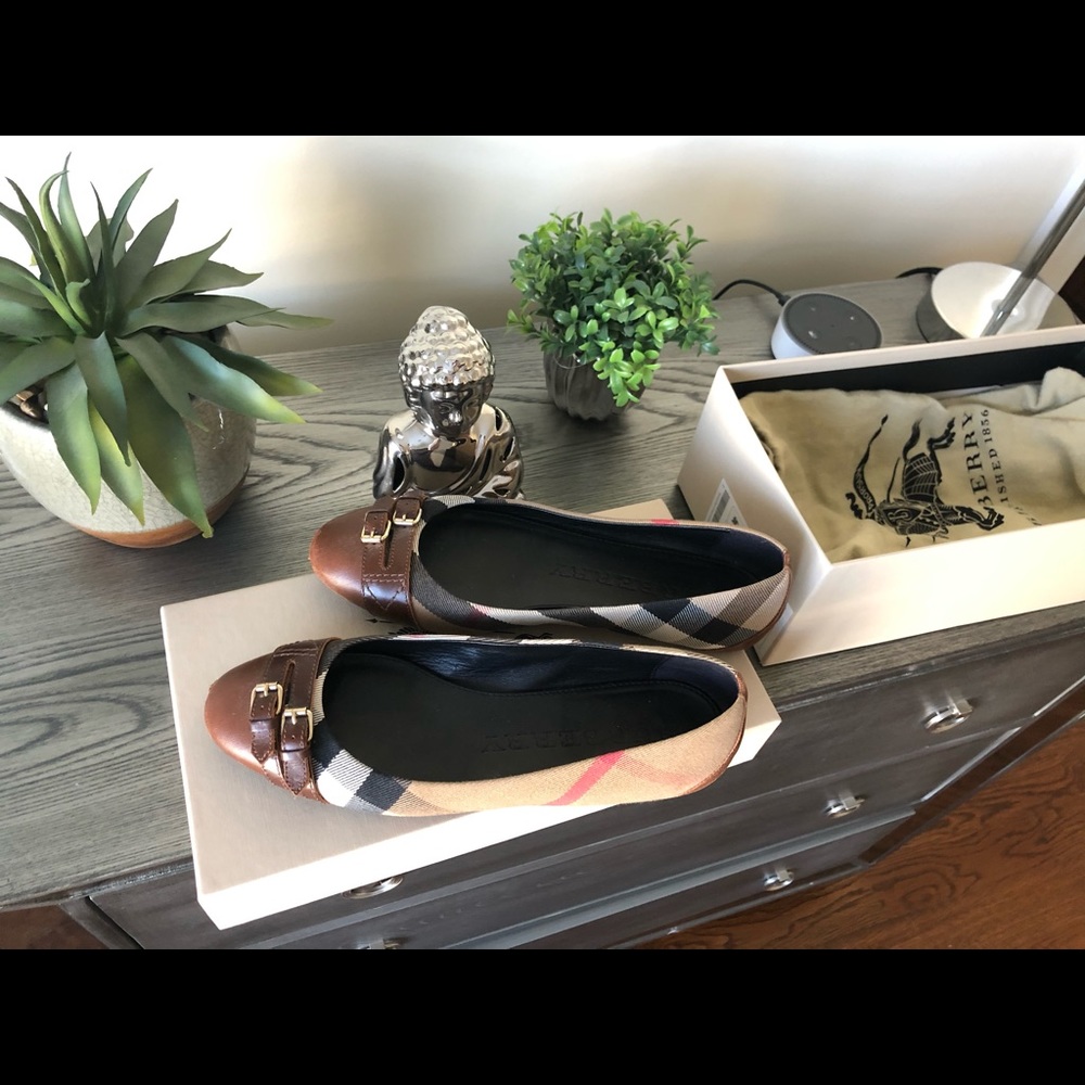 Burberry flats